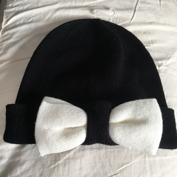Kate Spade Black & Cream Bow Beanie ♠️ Price Reduc - Picture 2 of 3